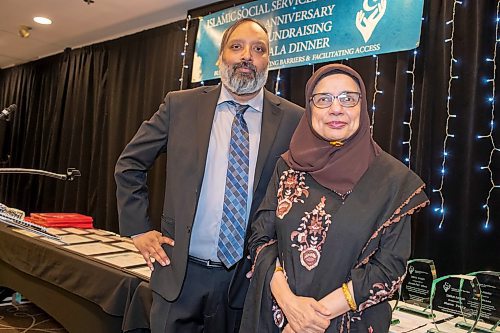 BROOK JONES / FREE PRESS
Winnipegger Shahina Siddiqui (right), who created the Islamic Social Service Association is pictured with emcee Krishna Lalbiharie at the ISSA's 25th Anniversary Fundraising Gala Dinner was hosted at the Hilton Suites in Winnipeg,Man., Thursday, May 23, 2024. The event honoured the advocacy works of 10 community builders, including Uzoma Asagwara, Jennifer Chen, Shawn Feely, Leah Gazan, Harun Kibirige, Dr. Andrew McLean, Diane Redsky, Haroon Siddigui, Ramsey Zeid and the Winnipeg Foundation.