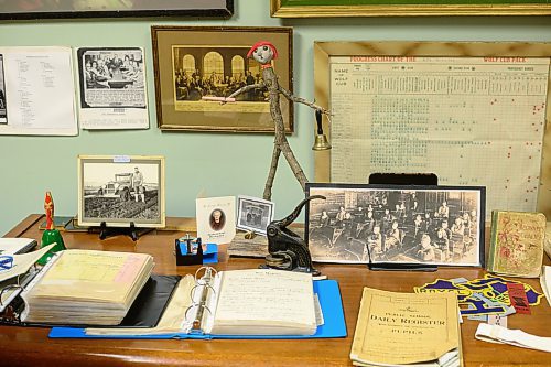 Mike Sudoma/Free Press
Artifacts in the school room portion of the Charleswood Museum Saturday
May 24, 2024