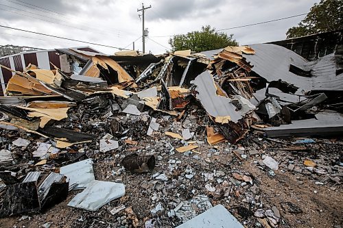 JOHN WOODS / FREE PRESS
A fire on Stonewall&#x2019;s Main Street has destroyed a business and apartments Monday, May 27, 2024. 

Reporter: ?