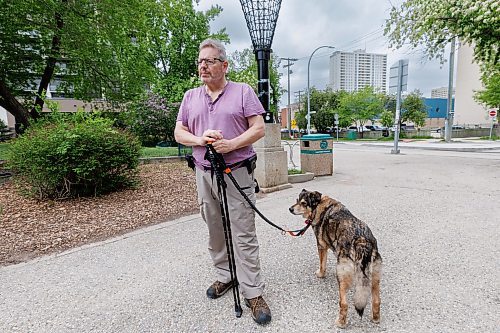 MIKE DEAL / FREE PRESS
Dean Weiss with his dog, Tootie, at the Bonnycastle Dog Park at Assiniboine Avenue and Garry Street, Tuesday afternoon.
240528 - Tuesday, May 28, 2024.