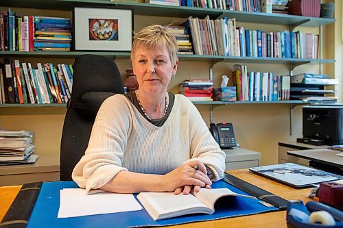 BROOK JONES / FREE PRESS
University of Manitoba sociology Prof. Susan Prentice is surrounded by books as she is pictured at her desk in her office inside the Isbister Building at the U of M's Fort Garry campus in Winnipeg, Man., Tuesday, May 28, 2024. 