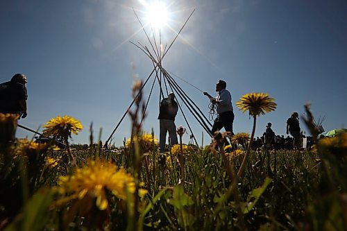 Timothy Bone, Justin Snyder and Jason Gobeil work together under Bone’s teaching to set up a teepee during the Our Journey event at the Riverbank Discovery Centre on Wednesday. The event honoured Indigenous students including graduates from local elementary schools, high schools, college and university. It included a powwow, a pipe ceremony, a barbecue lunch and a late afternoon feast. See story on Page A3. (Tim Smith/The Brandon Sun)