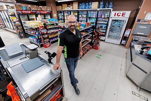 MIKE DEAL / FREE PRESS
Kevin Schmidt, owner of Downtown Family Foods at 120 Donald Street.
See Mike McIntyre story
240530 - Thursday, May 30, 2024.