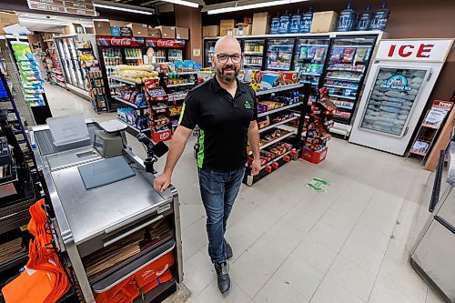 MIKE DEAL / FREE PRESS
Kevin Schmidt, owner of Downtown Family Foods at 120 Donald Street.
See Mike McIntyre story
240530 - Thursday, May 30, 2024.