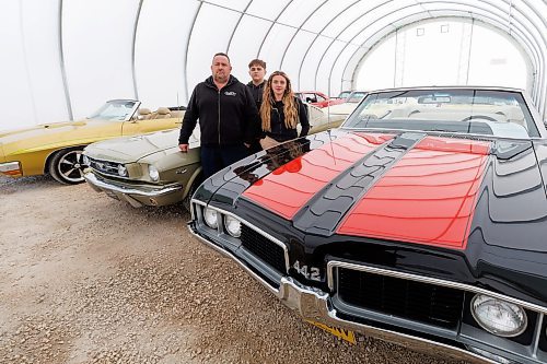 MIKE DEAL / FREE PRESS
Craig Collingridge with his kids, son, Austin, 15, and daughter, Brooke, 23, is holding one of western Canada&#x2019;s largest auto auctions this weekend at Associated Auto Auction, 7130 Roblin Blvd.
240530 - Thursday, May 30, 2024.