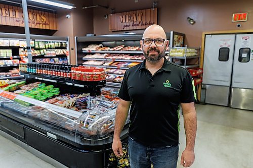 MIKE DEAL / FREE PRESS
Kevin Schmidt, owner of Downtown Family Foods at 120 Donald Street.
See Mike McIntyre story
240530 - Thursday, May 30, 2024.