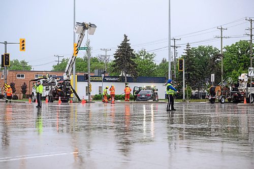 Mike Sudoma/Free Press
WPS and Cadets members direct traffic at the intersection of St Annes and Fermor in the rain while Manitoba Hydro workers fix a traffic light that was involved in a collision with a car earlier Thursday afternoon
May 30, 2024