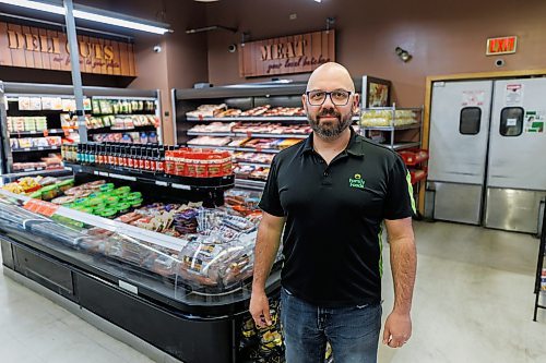 MIKE DEAL / FREE PRESS
Kevin Schmidt, owner of Downtown Family Foods at 120 Donald Street.
See Mike McIntyre story
240530 - Thursday, May 30, 2024.