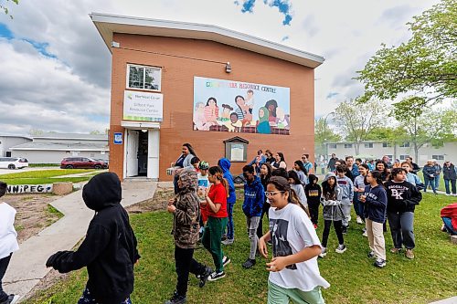 MIKE DEAL / FREE PRESS
The Gilbert Park Smudge Walk took place Friday over the noon hour, where many community members walked from the Gilbert Park Resource Centre to Shaughnessy Park School. They were accompanied by local drum group Binesi Ikwenag (Thunderbird Women).
240531 - Friday, May 31, 2024.