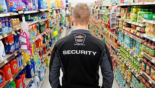 MIKE DEAL / FREE PRESS ILLUSTRATION 
An Impact Security guard walks down a grocery isle.
240531 - Friday, May 31, 2024.