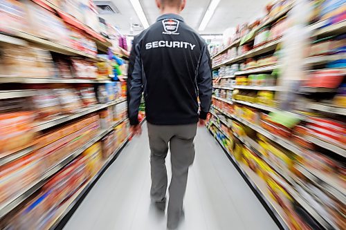 MIKE DEAL / FREE PRESS ILLUSTRATION 
An Impact Security guard walks down a grocery isle.
240531 - Friday, May 31, 2024.