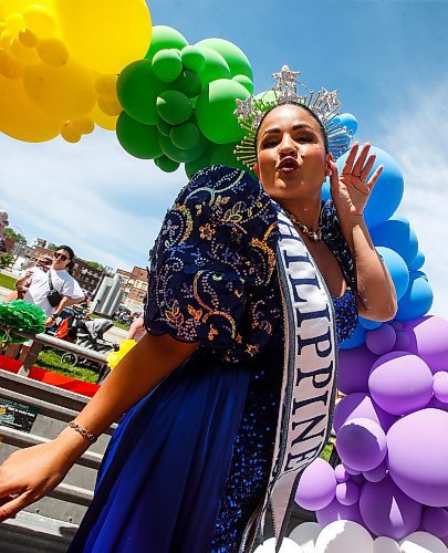 JOHN WOODS / FREE PRESS
People attend Pride parade in Winnipeg Sunday, June 2, 2024. 

Reporter: tyler