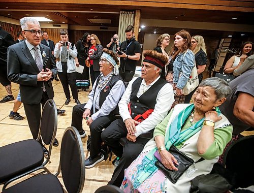 JOHN WOODS / FREE PRESS
President Michael Benarroch speaks to Hereditary
Chief Gaahlaay, left and delegates, NangKihlgaa (Gord Mills), and Gulang Xulang Wii, from the Haida Gwaii Nation after a rematriation and repatriation apology event at the University of Manitoba  (U of MB) in Winnipeg Monday, June 3, 2024. President Michael Benarroch apologized for U of MB’s history related to the inappropriate acquisition and housing of First Nations, Inuit and Métis ancestral remains, burial belongings, and cultural heritage without consent.

Reporter: nicole