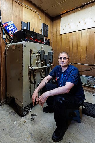 MIKE DEAL / FREE PRESS
Rick Ammazzini, a safecracker who made some headlines last summer when he managed to open a safe in Baltimore that hadn't been opened in decades. Rick taught himself how to open safes about 10 years ago, after buying a second-hand safe that didn't come with a combination.
See Dave Sanderson story
240603 - Monday, June 03, 2024.