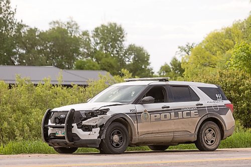 MIKE DEAL / FREE PRESS
A Winnipeg Police Service vehicle riddled with bullet holes sits on the side of Hwy 59 near the intersection of Provincial Road 305 near Niverville, MB.
240605 - Wednesday, June 05, 2024.