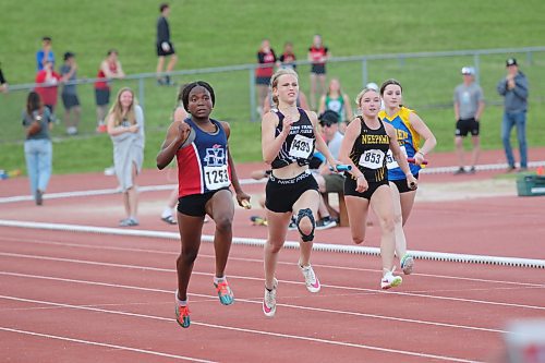 Vincent Massey's Sam Peech, centre, competes in the JV girls' 4x100-metre relay at track and field provincials in Winnipeg on Friday. (Thomas Friesen/The Brandon Sun)