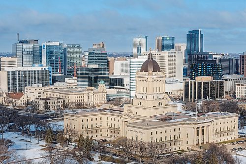 MIKE DEAL / WINNIPEG FREE PRESS
A view of downtown Winnipeg from the roof of 7 Evergreen Place.
240202 - Friday, February 02, 2024.