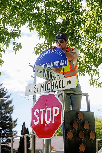 MIKE DEAL / FREE PRESS
A city worker adds the new sign to the signpost.
Ray St. Germain and his wife Glory during the honorary renaming of St. Michael Road in St. Vital to Big Sky Country Way, Friday morning.
See Ben Waldman story
240607 - Friday, June 07, 2024.