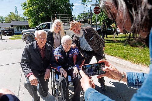 MIKE DEAL / FREE PRESS
Ray St. Germain and his wife Glory pose for a photo with musicians Al Simmons (left) and Fred Penner (right) during the honorary renaming of St. Michael Road in St. Vital to Big Sky Country Way, Friday morning.
See Ben Waldman story
240607 - Friday, June 07, 2024.