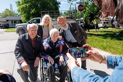 MIKE DEAL / FREE PRESS
Ray St. Germain and his wife Glory pose for a photo with musicians Al Simmons (left) and Fred Penner (right) during the honorary renaming of St. Michael Road in St. Vital to Big Sky Country Way, Friday morning.
See Ben Waldman story
240607 - Friday, June 07, 2024.