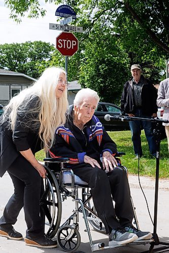 MIKE DEAL / FREE PRESS
Ray St. Germain and his wife Glory during the honorary renaming of St. Michael Road in St. Vital to Big Sky Country Way, Friday morning.
See Ben Waldman story
240607 - Friday, June 07, 2024.