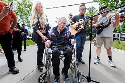 MIKE DEAL / FREE PRESS
Ray St. Germain sings a song during the honorary renaming of St. Michael Road in St. Vital to Big Sky Country Way, Friday morning.
See Ben Waldman story
240607 - Friday, June 07, 2024.