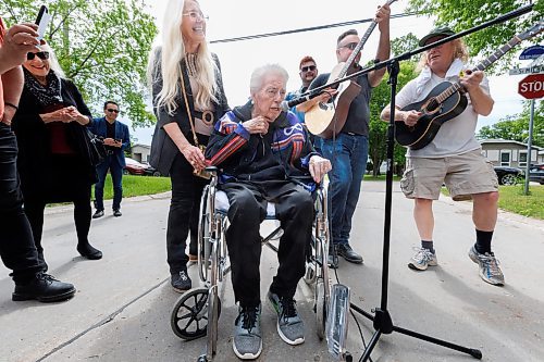 MIKE DEAL / FREE PRESS
Ray St. Germain sings a song during the honorary renaming of St. Michael Road in St. Vital to Big Sky Country Way, Friday morning.
See Ben Waldman story
240607 - Friday, June 07, 2024.