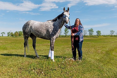 MIKE DEAL / FREE PRESS
Explosive with trainer Lise Pruitt at Assinboia Downs Friday morning.
See George Williams story
240607 - Friday, June 07, 2024.