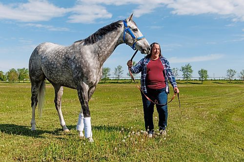 MIKE DEAL / FREE PRESS
Explosive with trainer Lise Pruitt at Assinboia Downs Friday morning.
See George Williams story
240607 - Friday, June 07, 2024.