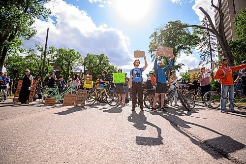 Mike Sudoma/Free Press
Cycling advocates hold up signs on the front lines of a blockade Friday afternoon The blockade blocked traffic travelling on either side of Wellington Crescent after a cyclist was killed at the intersection this past Thursday
June 7, 2024