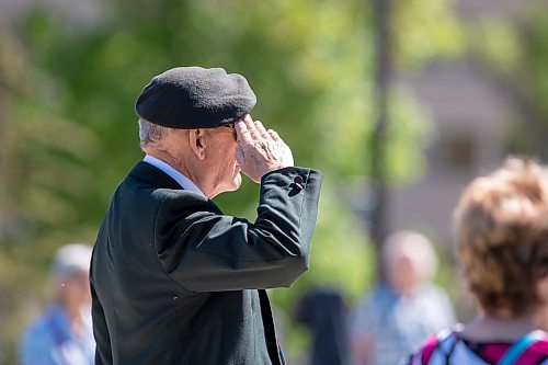 BROOK JONES / FREE PRESS
The Royal Winnipeg Rifles Association host an 80th D-Day anniversary ceremony at Vimy Ridge Park in Winnipeg, Man., Saturday, June 8, 2024. Pictured: Retired Maj.-Gen. Dennis Tabbbernor does a military hand salute during the commemorative ceremony.