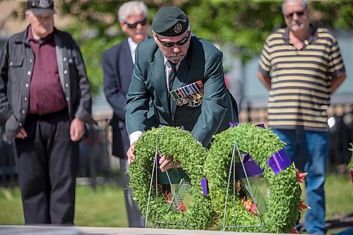 BROOK JONES / FREE PRESS
The Royal Winnipeg Rifles Association host an 80th D-Day anniversary ceremony at Vimy Ridge Park in Winnipeg, Man., Saturday, June 8, 2024. Pictured: Retired Maj. Richard Desjardins, who is also the president of the RWRA, lays a wreath on behalf of veterans organizations, the RWFA, during the commemoration ceremony.