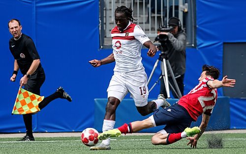 JOHN WOODS / FREE PRESS
Atl&#xe9;tico Ottawa&#x2019;s Matteo Camillo Paul de Brienne (22) defends against Valour FC&#x2019;s Abdul Wahid Binate (19) during first half CPL action in Winnipeg Sunday, June 9, 2024. 

Reporter: ?