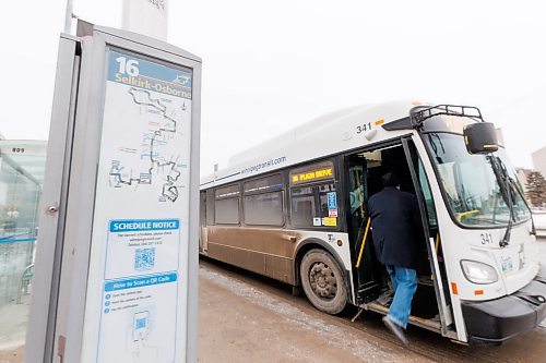 MIKE DEAL / WINNIPEG FREE PRESS
The Southbound Osborne at York bus stop Tuesday afternoon.
The city has apparently removed schedules from some bus stops and is posting QR codes instead. Some argue that hurts those who don&#x2019;t have phones or data. 
See Malak Abas story
240102 - Tuesday, January 02, 2024.