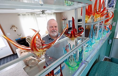 MIKE DEAL / FREE PRESS
Ken Huss, a former gallery owner, has been collecting chalet glass for years. Chalet glass was made in Canada exclusively between 1962 or so, until 1974, when the last studio closed. Ken got into the art form years ago when he was running a gallery in Yukon, and has continued to collect it, since moving to Holland (from Winnipeg) a couple of years ago.
See Dave Sanderson story
240610 - Monday, June 10, 2024.