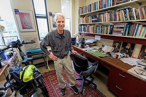 MIKE DEAL / FREE PRESS
Arthur Schafer, U of M prof, founding Director of the Centre for Professional and Applied Ethics at University of Manitoba in his office Tuesday morning.
See Katrina Clarke story
240611 - Tuesday, June 11, 2024.