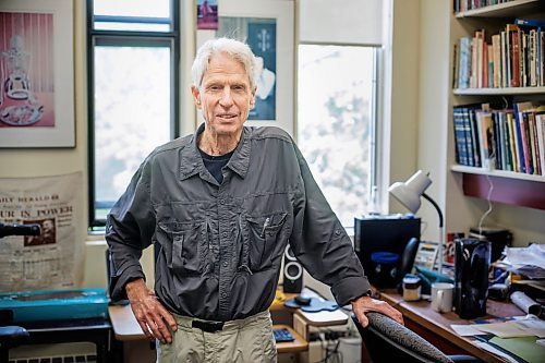 MIKE DEAL / FREE PRESS
Arthur Schafer, U of M prof, founding Director of the Centre for Professional and Applied Ethics at University of Manitoba in his office Tuesday morning.
See Katrina Clarke story
240611 - Tuesday, June 11, 2024.