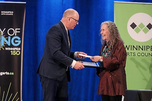 Ruth Bonneville / Free Press

ENT - Arts luncheon awards

Photo of Mayor Scott Gillingham handing the award for  Making a Difference to Jennine Karauchi, at the Mayor's luncheon for the Arts Awards at RBC Convention Centre Thursday.  

June 13th, 2024