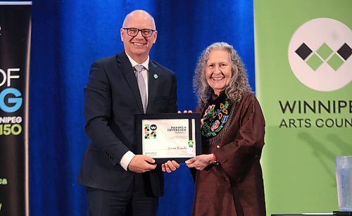 Ruth Bonneville / Free Press

ENT - Arts luncheon awards

Photo of Mayor Scott Gillingham handing the award for  Making a Difference to Jennine Karauchi, at the Mayor's luncheon for the Arts Awards at RBC Convention Centre Thursday.  

June 13th, 2024