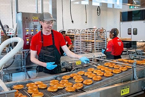 NIC ADAM / FREE PRESS
Krispy Kreme had the grand opening of its first Winnipeg location on the corner of Sterling Lyon Pkwy. and Kenaston Blvd. Thursday afternoon.
Workers make original glazed doughnuts, a Krispy Kreme staple, for grand opening attendees.
240613 - Thursday, June 13, 2024.

Reporter: Eva Wasney
