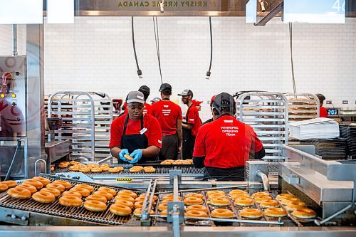 NIC ADAM / FREE PRESS
Krispy Kreme had the grand opening of its first Winnipeg location on the corner of Sterling Lyon Pkwy. and Kenaston Blvd. Thursday afternoon.
Workers make original glazed doughnuts, a Krispy Kreme staple, for grand opening attendees.
240613 - Thursday, June 13, 2024.

Reporter: Eva Wasney
