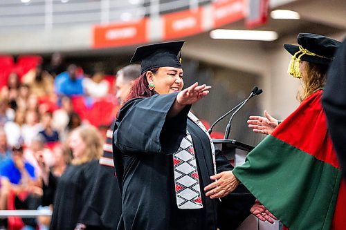 MIKAELA MACKENZIE / FREE PRESS

U of W Developmental Studies program graduate Vanessa Henry reaches to embrace program director Sheri-Lynn Skwarchuk while crossing the stage on Friday, June 14, 2024. 

For Jura story.

