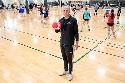 BROOK JONES / FREE PRESS
Scott Koskie who has been hired as the new coach of the UBC Okanagan Heat men's volleyball team is pictured holding a volleyball as he coaches at a 14U to 16U girls spring development camp at the Dakota Fieldhouse in Winnipeg, Man., Friday, June 14, 2024. The former setter for Canada's men's volleyball team was most recently the provincial high performance coach for Volleyball Manitoba.