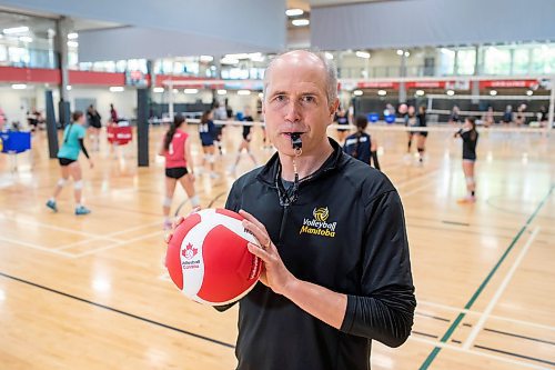 BROOK JONES / FREE PRESS
Scott Koskie who has been hired as the new coach of the UBC Okanagan Heat men's volleyball team is pictured with a volleyball and whistle as he coaches at a 14U to 16U girls spring development camp at the Dakota Fieldhouse in Winnipeg, Man., Friday, June 14, 2024. The former setter for Canada's men's volleyball team was most recently the provincial high performance coach for Volleyball Manitoba.