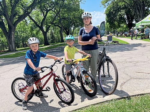 MALAK ABAS / FREE PRESS
Meghan Gallant with her 6-year-old twin sons, Emile and Anton Tomchuk. Gallant says she hopes her sons will grow up loving cycling, and that the city will have safer infrastructure for them.