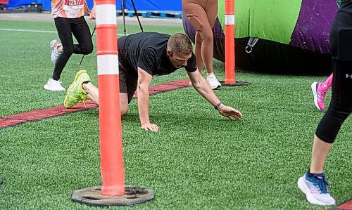 Mike Sudoma/Free Press
A half marathon participants crawls on their hands and knees across the finish line of the 46th annual Manitoba Marathon Sunday morning
June 15, 2024
