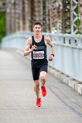 BROOK JONES / FREE PRESS
Daniel Heschuk, who is from Neepawa, Man., crosses the BDI bridge as he competes in Half Marathon National Championships at the Manitoba Marathon in Winnipeg, Man., Sunday, June 16, 2024.