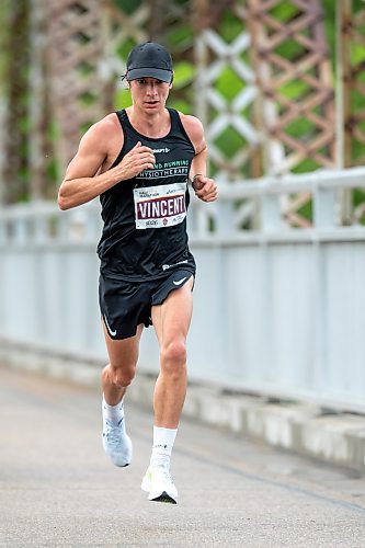 BROOK JONES / FREE PRESS
Winnipegger Sam Vincent crosses the BDI bridge as he competes in the Half Marathon National Championships at the Manitoba Marathon in Winnipeg, Man., Sunday, June 16, 2024.