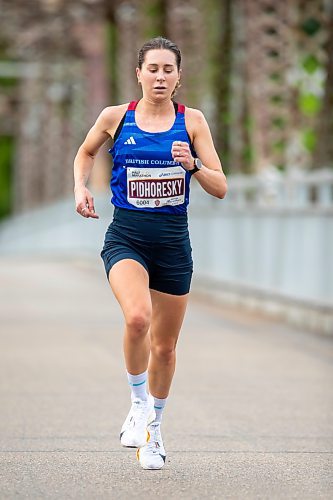 BROOK JONES / FREE PRESS
Dayna Pidhoresky, who represented Canada in the women's full marathon at the 2021 Summer Olympic Games, crosses the BDI bridge in the Half Marathon National Championships at the Manitoba Marathon in Winnipeg, Man., Sunday, June 16, 2024.