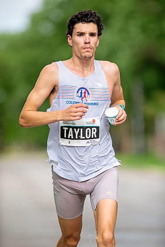 BROOK JONES / FREE PRESS
Andrew Taylor hydrates himself with a Nuun Endurance sport drink as he runs down Wellington Crescent on his way to winning the men's full marathon, which was the 46th running of the Manitoba Marathon in Winnipeg, Man., Sunday, June 16, 2024.